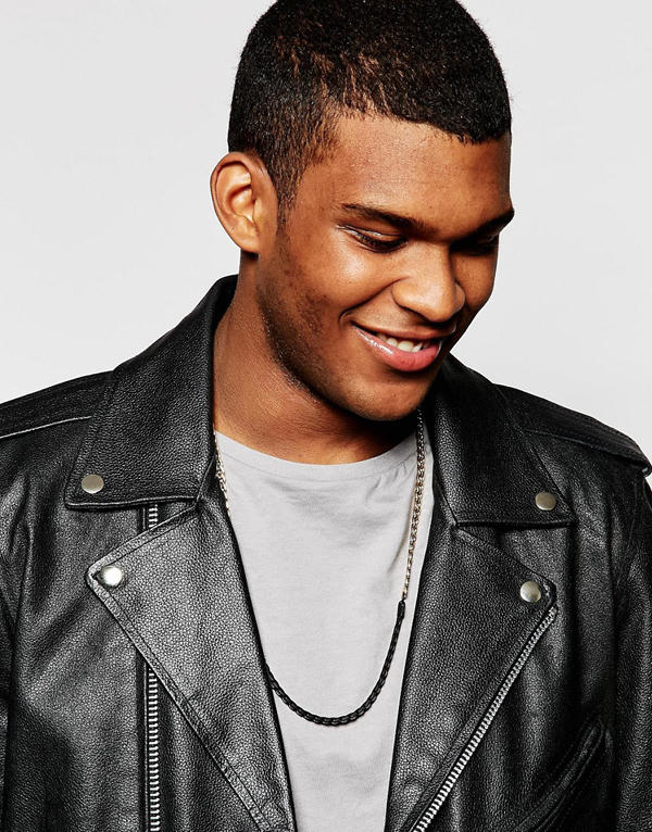 Dây kim loại phối mặt hình tam giác.