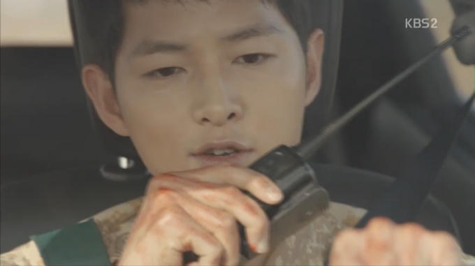 Hậu duệ mặt trời tập 11: Song Hye Kyo bị bắt cóc, Song Joong Ki một mình giải cứu bạn gái