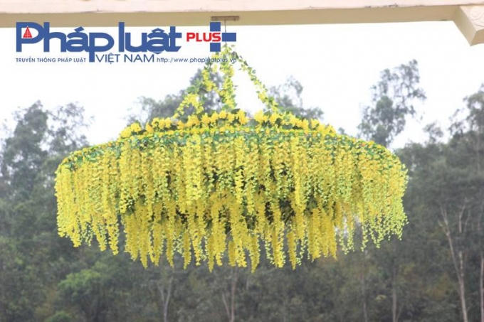 Sau đó là phần ban phát Đạo từ Giáo hội Phật giáo Việt Nam tại TP Hải Phòng và dành 100 suất quà từ thiện cho học sinh nghèo vượt khó.