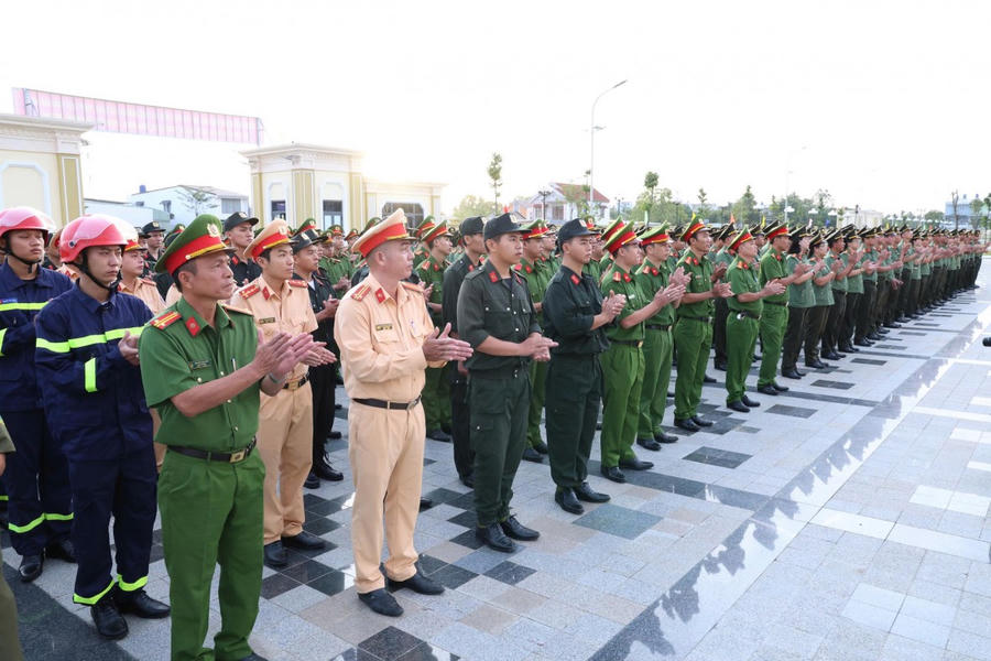 Cán bộ chiến sỹ Công an tỉnh An Giang tham gia Lễ ra quân cao điểm tấn công trấn áp tội phạm bảo đảm ANTT phục vụ Đại hội đại biểu toàn quốc lần thứ XIV của Đảng; bầu cử Đại biểu Quốc hội khóa XVI, Hội đồng nhân dân các cấp nhiệm kỳ 2026 – 2031