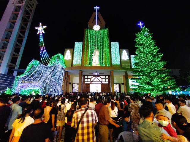 Những ngày lễ lạt, có khi trở thành nỗi sợ hãi với nhiều người (Ảnh: Phạm Nguyễn)