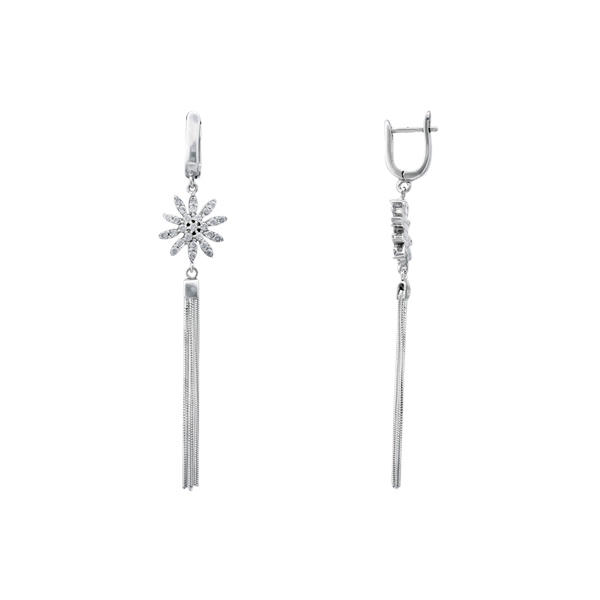 Kiểu hoa tai dáng sợi dài mảnh cổ điển nay được hiện đại, trẻ trung hóa cho các nàng.