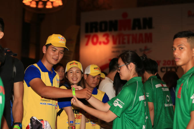 Trước giờ &ldquo;G&rdquo; Ironman 2017: Cuộc đổ bộ của những người th&eacute;p &ldquo;đốt n&oacute;ng&rdquo;  Đ&agrave; Nẵng