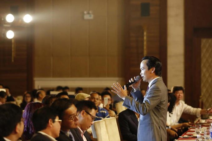 Ông Trịnh Văn Quyết - Chủ tịch HĐQT Tập đoàn FLC thẳng thắn trả lời những thắc mắc của nhà đầu tư.