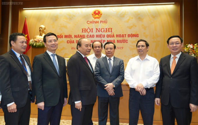 Thủ tướng và các đại biểu dự hội nghị.