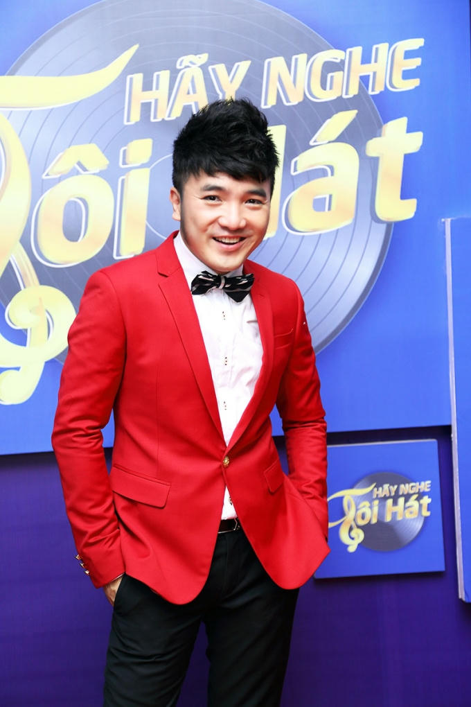 Dương Ngọc Thái cũng chọn 1 bài hit của Phi Nhung là Đừng nhắc chuyện lòng. Anh sẽ thể hiện bài hát bolero này theo một phong cách nam tính hơn.