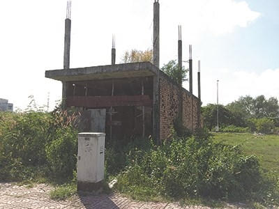 Bỏ ra bạc tỷ mua đất nhưng sau gần 8 năm trời tất cả những gì mà các khách hàng mua dự án thuộc khu dân cư 154ha phường Bình Trưng Đông - Cát Lái (quận 2) vẫn chỉ là những vùng đất bỏ hoang. Ảnh: Tuấn Minh.