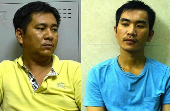 Tài xế Long (áo vàng) bị bắt vì chiếm dụng điện thoại của khách.