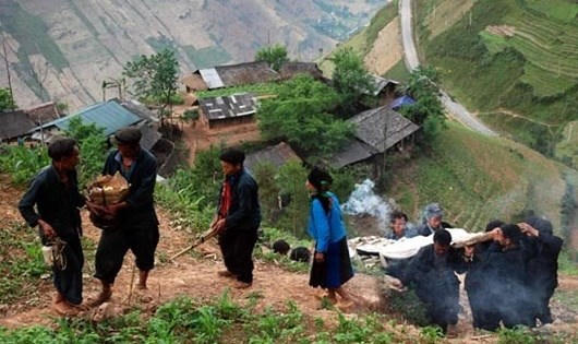 Một đám tang của người Mông.