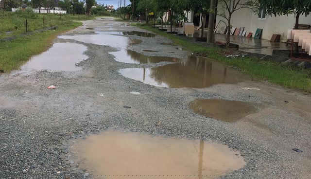 Chủ tịch UBND xã Thạch Hưng Nguyễn Chính Đàn xác nhận, những phản ánh của các hộ dân sinh sống ở Khu dân cư thuộc thôn Hòa về cơ sở hạ tầng chưa đảm bảo là có cơ sở. Tuy nhiên, dự án này sử dụng nguồn vốn vay của Bộ Tài chính do TP Hà Tĩnh quản lý nên xã Thạch Hưng chỉ còn biết trông chờ vào UBND thành phố Hà Tĩnh trong việc cải thiện hạ tầng ở khu dân cư nói trên.