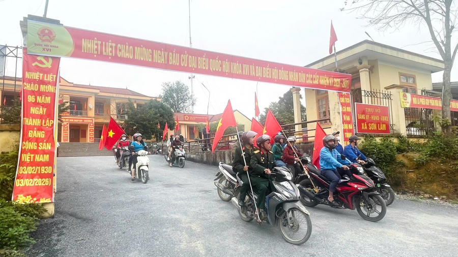 Tuyên truyền công tác bầu cử tại xã Sơn Lâm.