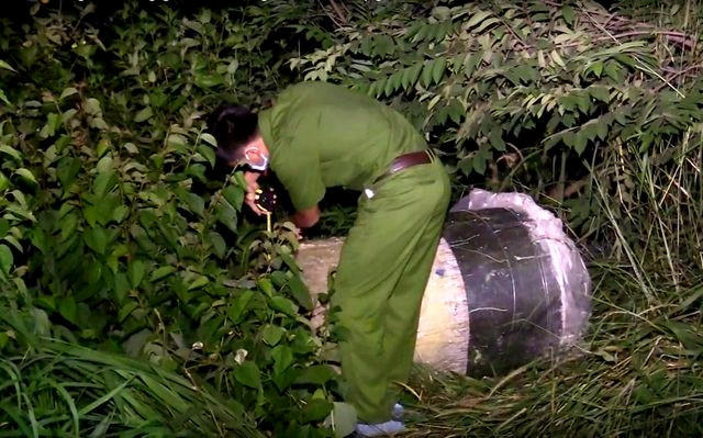 vu-2-thi-the-trong-thung-nhua-do-be-tong-nghi-van-nhom-doi-tuong-theo-ta-giao-hinh-3