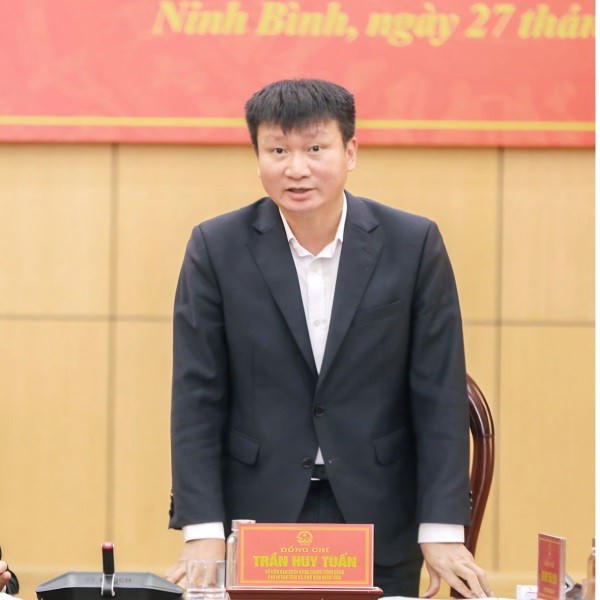 Ông Trần Huy Tuấn, Ủy viên Trung ương Đảng, Chủ tịch UBND tỉnh Ninh Bình phát biểu tại buổi làm việc.