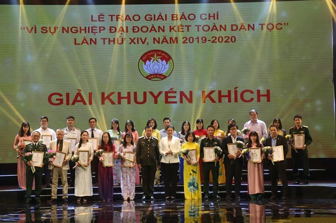  Các tác giả đạt giải Khuyến khích 