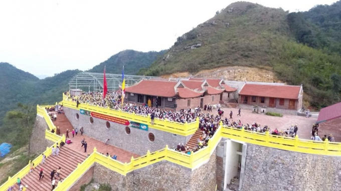 Chùa Ngọa Vân nhìn từ xa