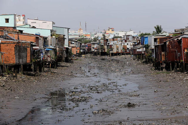 Hiện nay, có khoảng 1.600 hộ dân sinh sống xung quanh khu vực rạch Xuyên Tâm đang chịu ảnh hưởng.