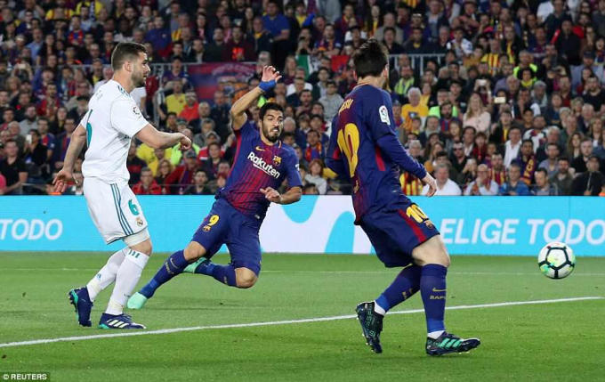 Suarez sút tung lưới Navas