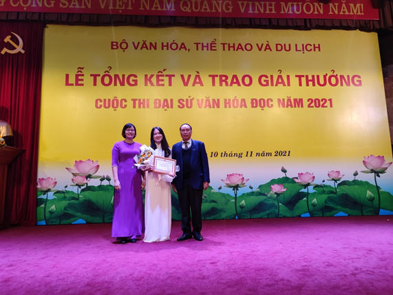 Sinh viên Lê Thị Anh – Lớp QTKD14A2 Đạt giải ba toàn quốc ĐSVHĐ năm 2021.