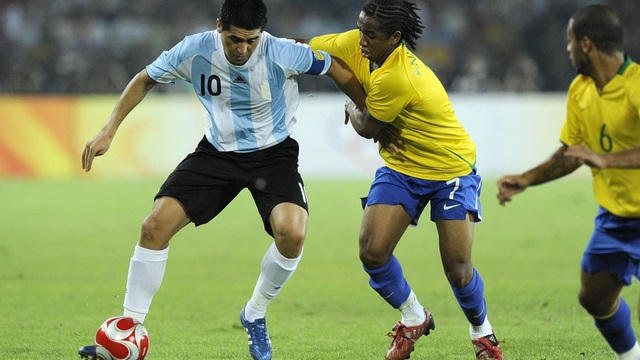 Khi khoác áo đội tuyển quốc gia, HLV Jose Pekerman hay Alfio Basile đã đặt hết niềm tin vào Riquelme và để anh chơi tự do như một số 10 thực thụ, nhưng Riquelme vẫn không thể giúp đội tuyển chinh phục ngôi vị cao nhất ở đấu trường danh giá nhất thế giới.  Đội tuyển Argentina của Riquelme đều phải dừng chân tại tứ kết World Cup 2006 và chung kết Copa America 2007. Dấu ấn buồn của Riquelme khi anh bị chính Maradona gạt khỏi đội hình dự World Cup 2010