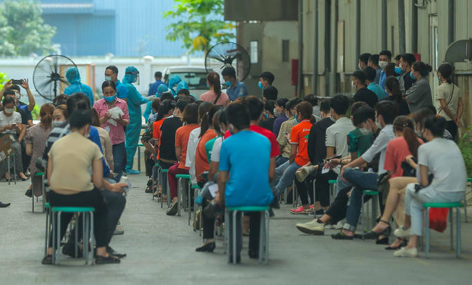Hiện tại, ở KCN Quang Châu đang có hàng trăm trường hợp F0, ngoài ra còn 83 mẫu xét nghiệm gộp có kết quả dương tính với SARS-CoV-2