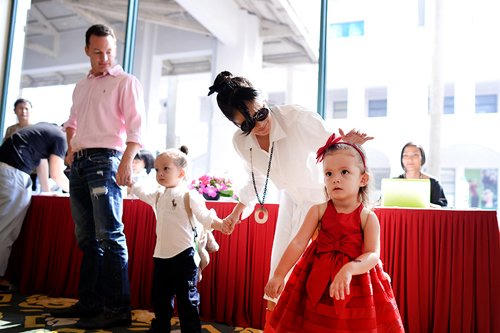 Hồng Nhung quyết định công khai chuyện ly hôn để bảo vệ hai con khỏi bị tổn thương.