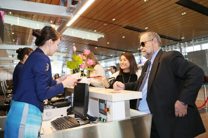 Việc đưa vào vận hành Cảng hàng không quốc tế Vân Đồn sẽ bổ sung thêm một sân bay chất lượng quốc tế trên bản đồ khai thác hàng không của Việt Nam. Đây là lần thứ hai kể từ sau năm 1975 tại Việt Nam, một sân bay được xây mới (sau sân bay Phú Quốc).