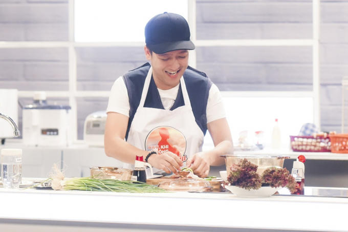 Vào bếp nấu ăn Hương Giang tuyên bố với Trường Giang