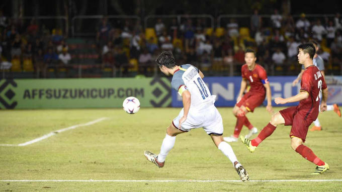 Sao Philippines đến Hà Nội trong tâm trạng bất mãn