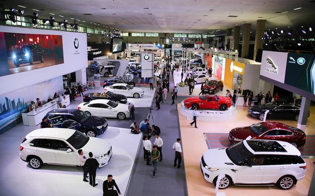 Đắt thêm vài tỷ một chiếc xe sang không khiến đại gia chùn tay.