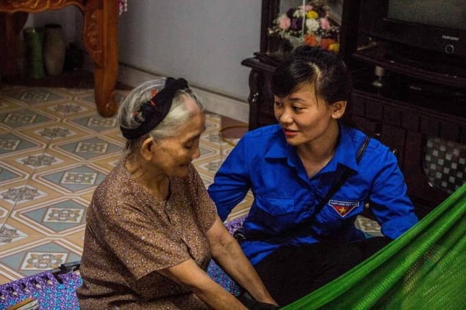 Thăm hỏi người có công với cách mạng