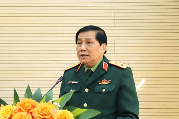Trung tướng Nguyễn Đức Hưng, Chính ủy Quân khu 3, Khối trưởng Khối thi đua số 2 chủ trì hội nghị.