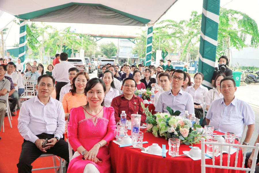 Quang cảnh buổi lễ khai trương
