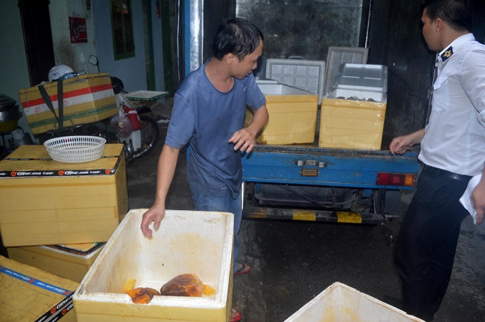 Gần 1 tấn thịt không rõ nguồn gốc bị lực lượng chức năng thu giữ.