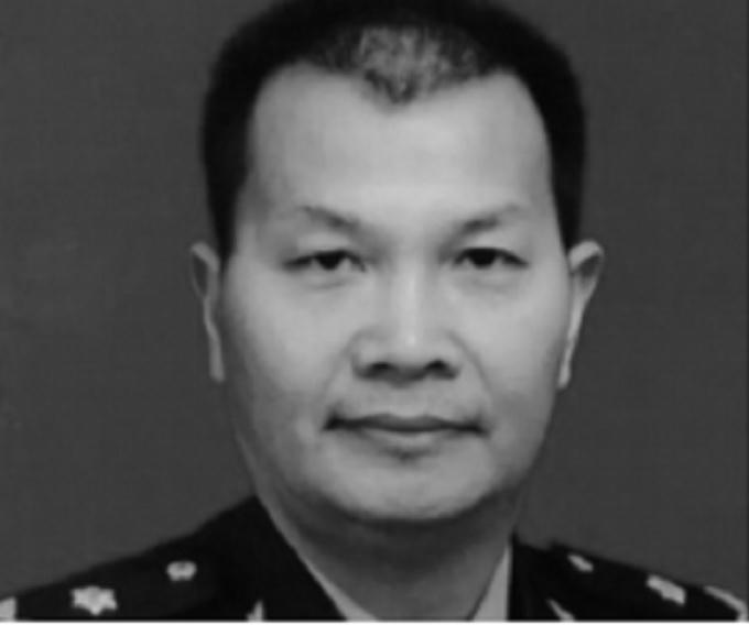 Thượng Quan Phượng Lạp trong quân phục tướng quân đội.