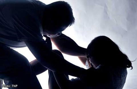 Lợi dụng sự ngây thơ của hai bé gái, Bình đã 11 lần thực hiện hành vi đồi bại (ảnh minh họa).