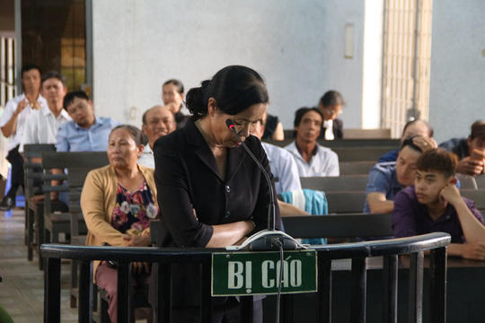 Bị cáo Trương Thị Hoa tại phiên tòa. (Ảnh: báo Người lao động)