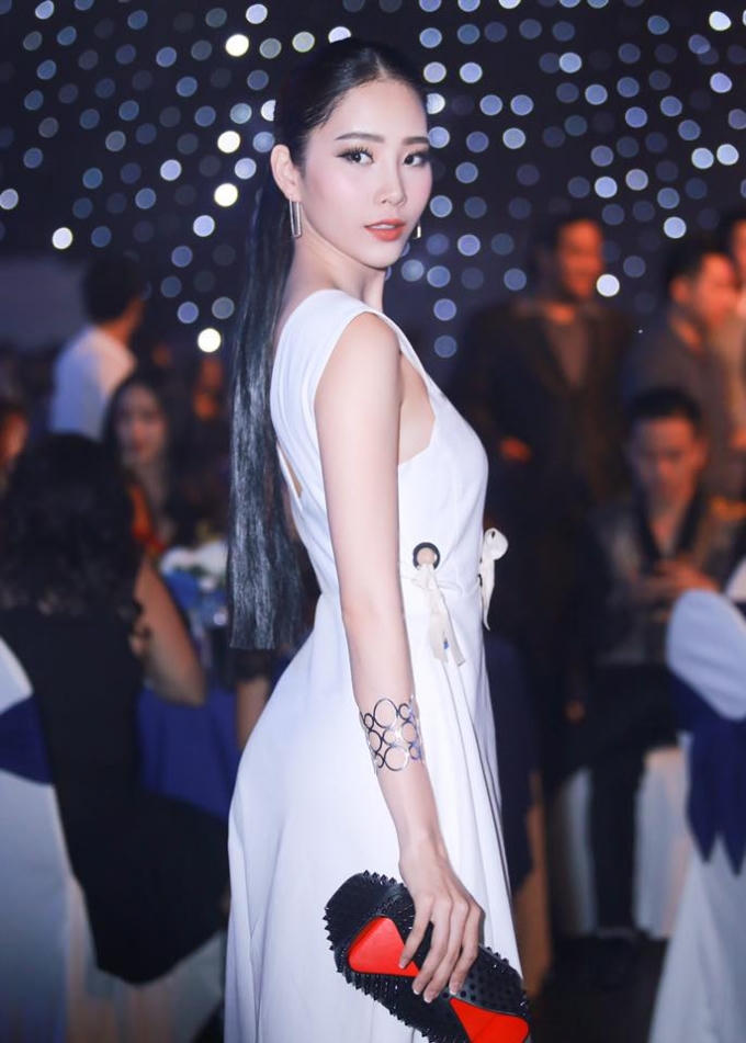 Nam Em xuất hiện xinh đẹp, rạng rỡ tại chung kết Hoa kh&ocirc;i &aacute;o d&agrave;i