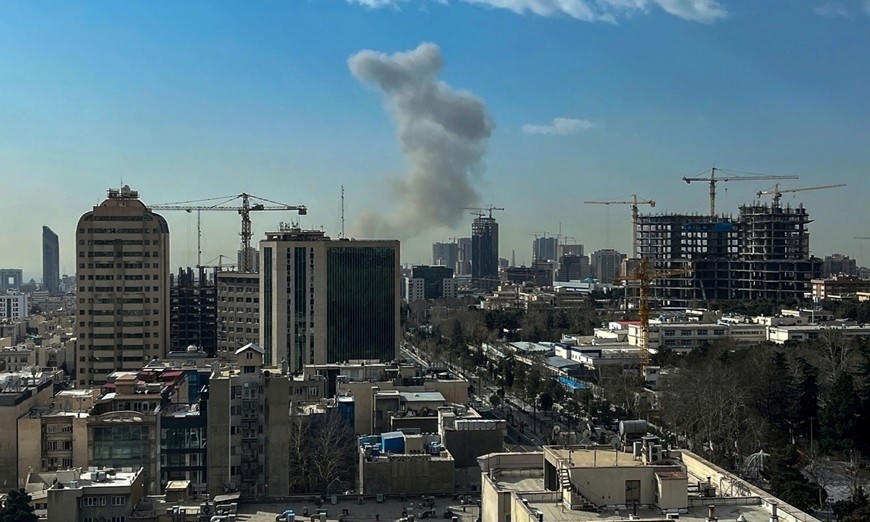 Hình ảnh tại thủ đô Tehran của Iran sáng 28-2. Ảnh: Reuters.