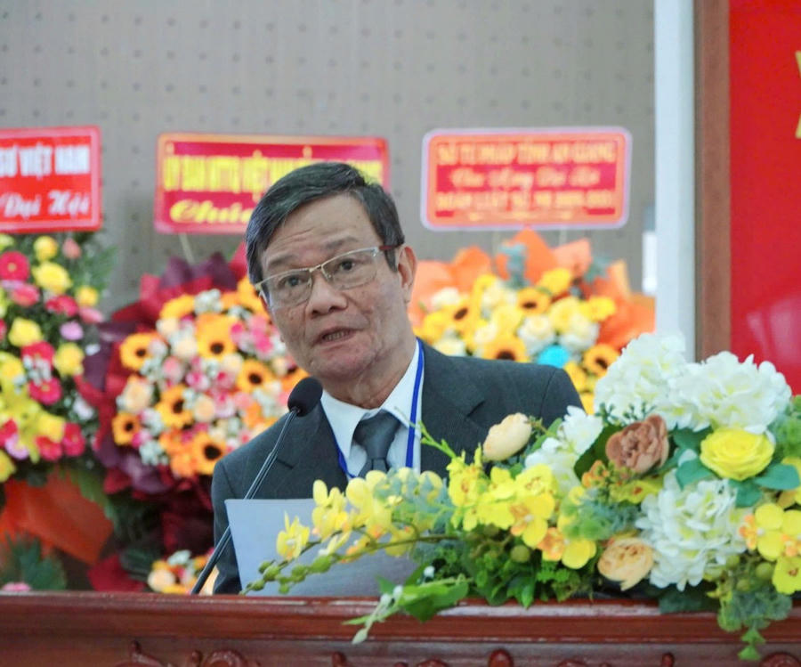 Đại diện Đoàn Chủ tịch, Luật sư Phan Ngọc Minh quán triệt mục đích, yêu cầu, nội dung làm việc của Đại hội