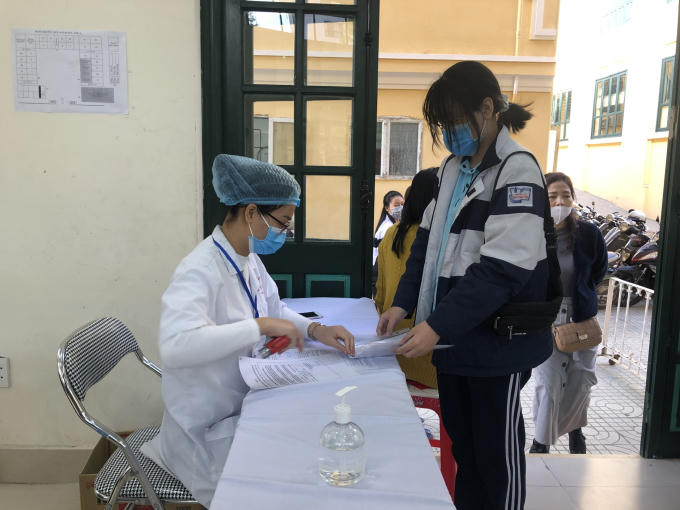 Rà soát thông tin trước khi tiến hành tiêm chủng.