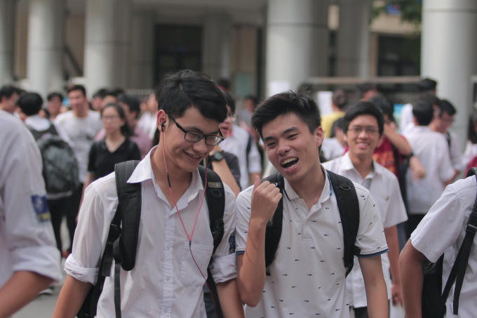 Vui vẻ và tự tin là điều dễ thấy ở kỳ  thi THPT Quốc gia năm nay.