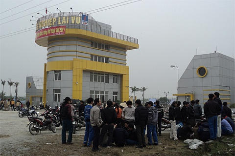 Trước cổng khu công nghiệp Lai Vu, Hải Dương. Ảnh: Báo mới