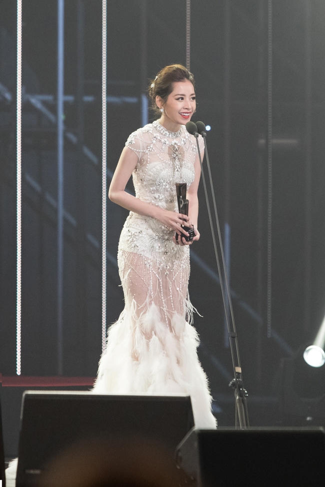 Khán giả cũng vô cùng bất ngờ với khả năng nói tiếng Anh của Chi Pu khi cô phát biểu cảm xúc.