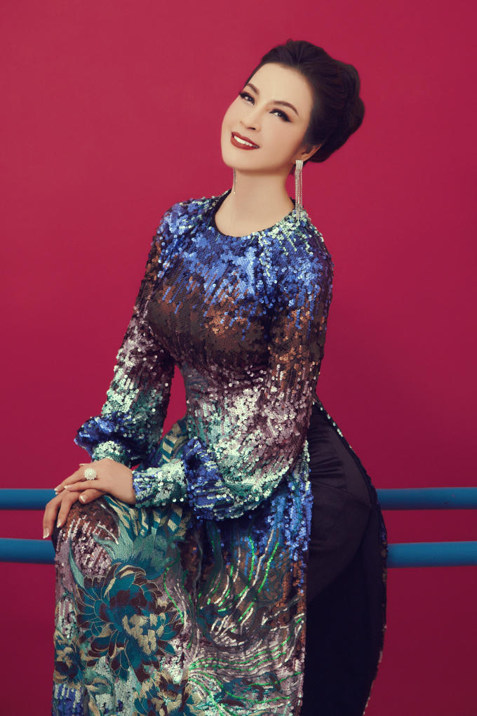 Ngoài ra, cô luôn cố gắng sắp xếp công việc để có quỹ thời gian tập luyện thể dục hàng ngày, cùng với chế độ dinh dưỡng khoa học để gìn giữ vóc dáng.