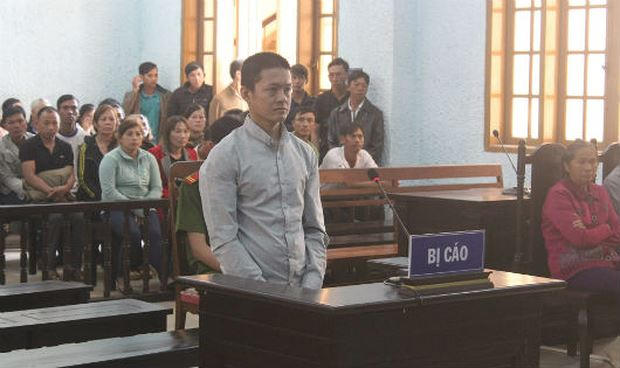 Trần Văn Luyện tại phiên tòa.