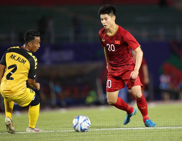 Giới chuyên môn trong nước tiếc khi Trọng Hùng chấn thương sau trận đấu với Brunei (ảnh: T.Đ)