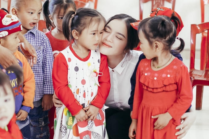 Niềm vui của những em nhỏ được học trong ngôi trường mới ở Cao Bằng.