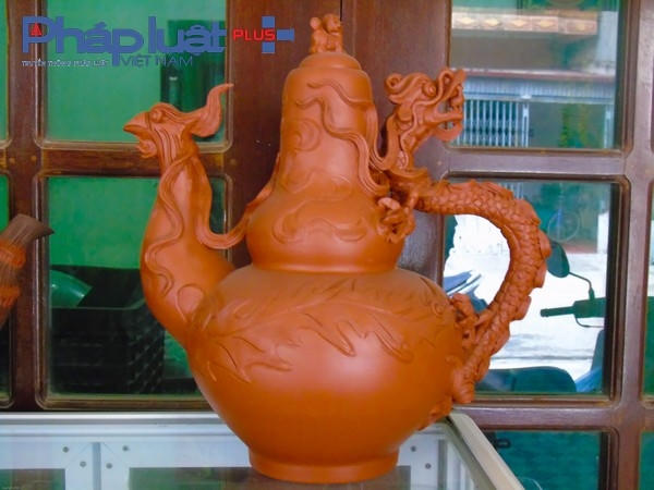 ...cho tới những sản phẩm mỹ nghệ tinh sảo... như đồ thờ, linh vật.