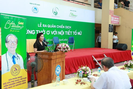 PGS.TS Lưu Thị Hồng - Nguyên Vụ trưởng Vụ sức khỏe bà mẹ và trẻ em, Bộ Y tế, Tổng Thư ký Hội Sản Phụ Khoa Việt Nam phát biểu tại lễ ra quân về “Tầm quan trọng của nội tiết tố nữ đối với phụ nữ”.