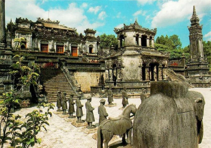 Khu lăng tẩm chứa nhiều câu chuyện lịch sử thú vị. (Ảnh: Internet)